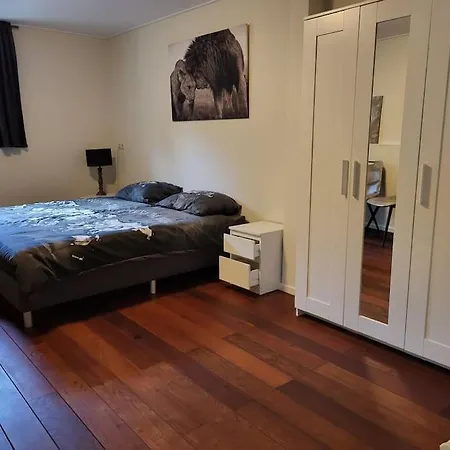 Appartement Pia's Dijkhuisje 8 Km Rotterdam